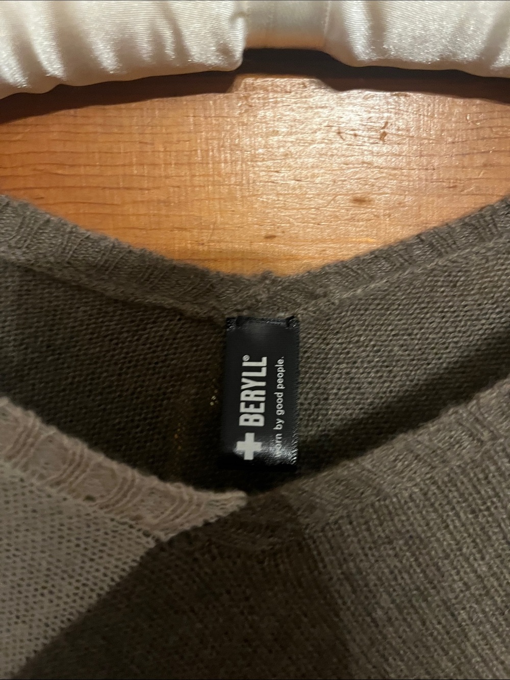 BERYLL CASHMERE PONCHO OSFM - Picture 3 of 4